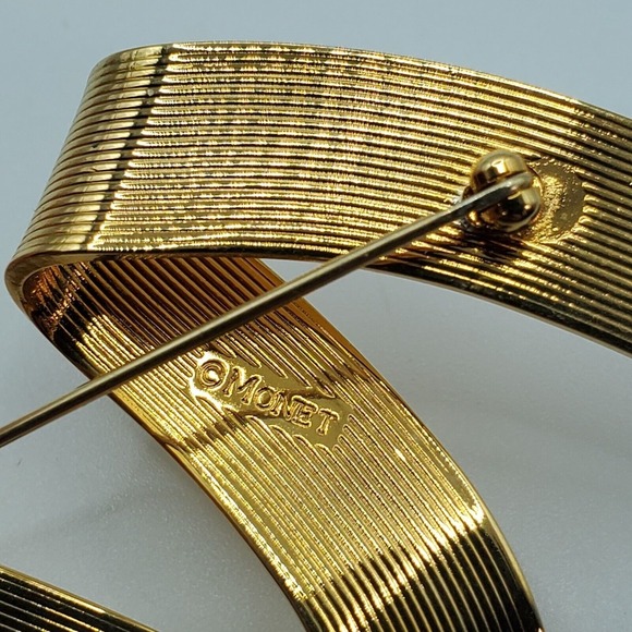 Vintage Monet Brooch‎ Ribbon Abstract Simple Gold Tone Womens Fashion Jewelry - Picture 6 of 8